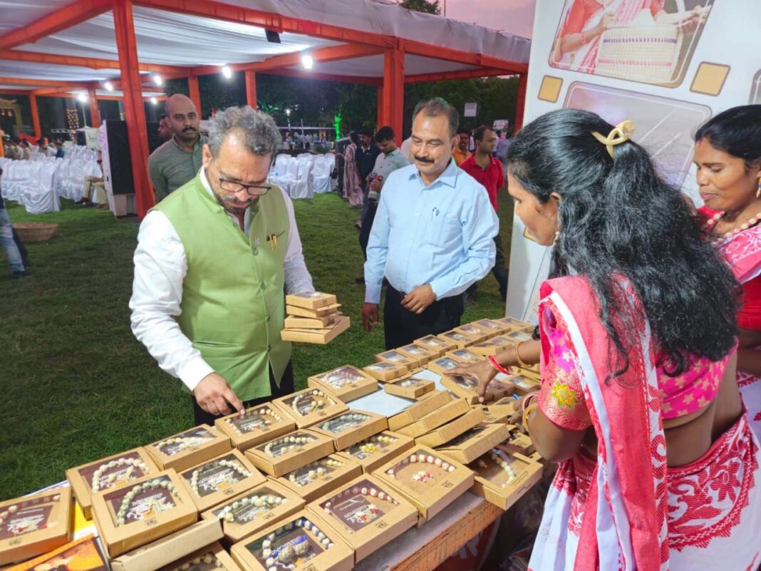 रायपुर : विश्व पर्यावरण दिवस पर रायपुर में जशपुर वनमण्डल के वनोपज एवं हस्तशिल्प उत्पादों ने बटोरी सराहना