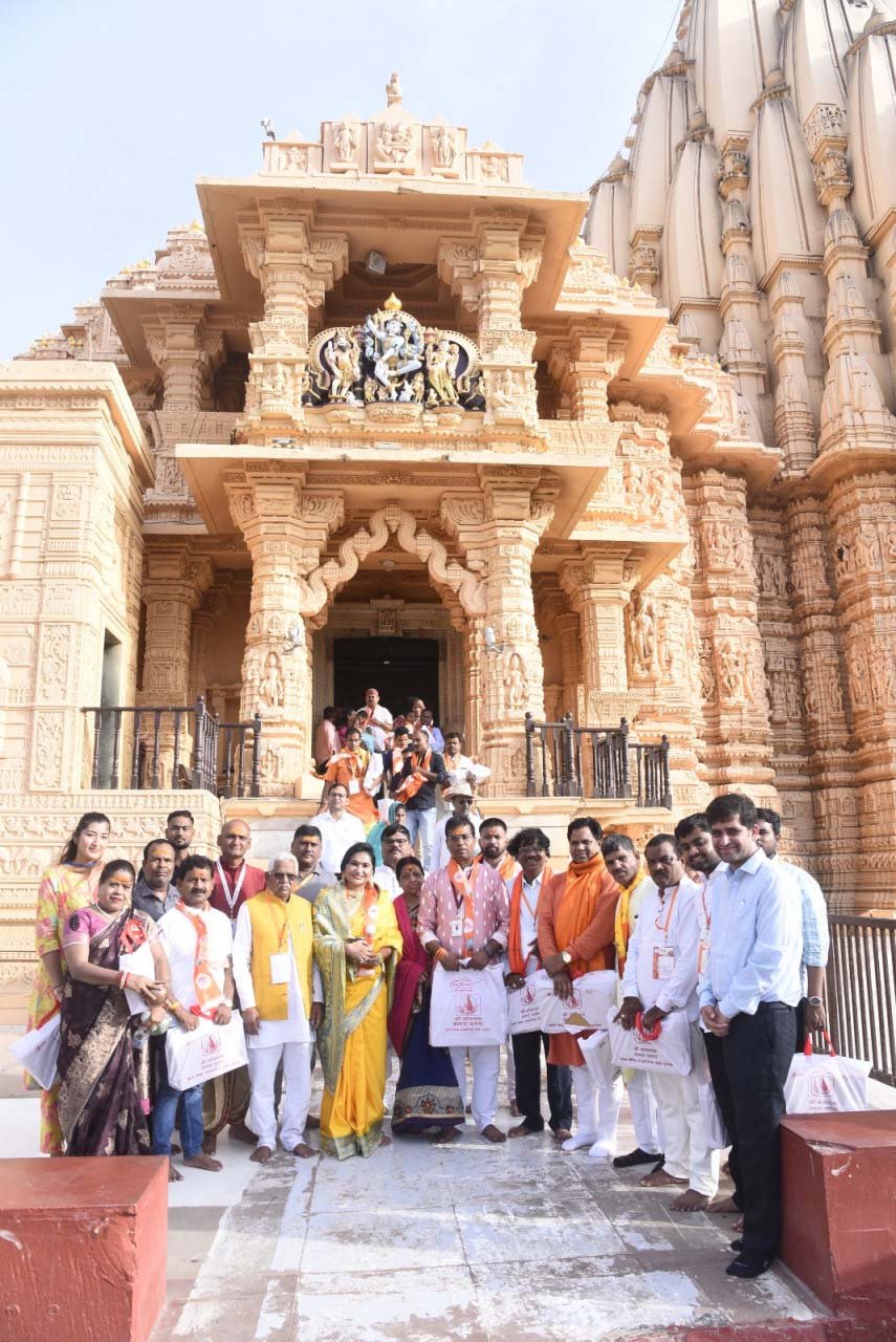 रायपुर : सोमनाथ स्वाभिमान सांस्कृतिक यात्रा दल लौटा, रायपुर रेलवे स्टेशन पर 1040 विशिष्टजनों का हुआ आत्मीय एवं भव्य स्वागत