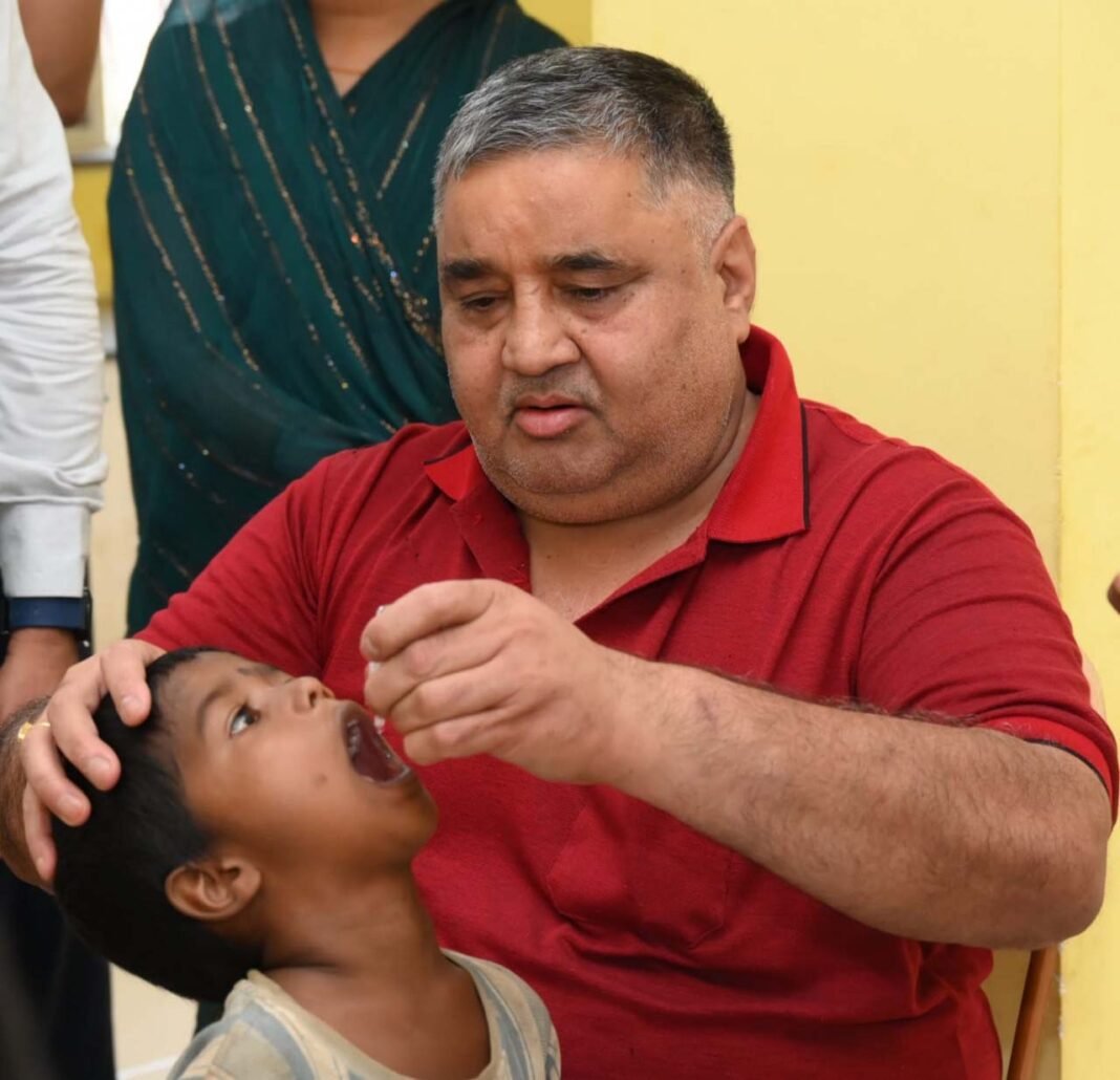 रायपुर : हर बच्चे तक पहुंचे पोलियो की सुरक्षा का कवच : पर्यटन एवं संस्कृति मंत्री राजेश अग्रवाल ने पिलाई जीवनरक्षक खुराक