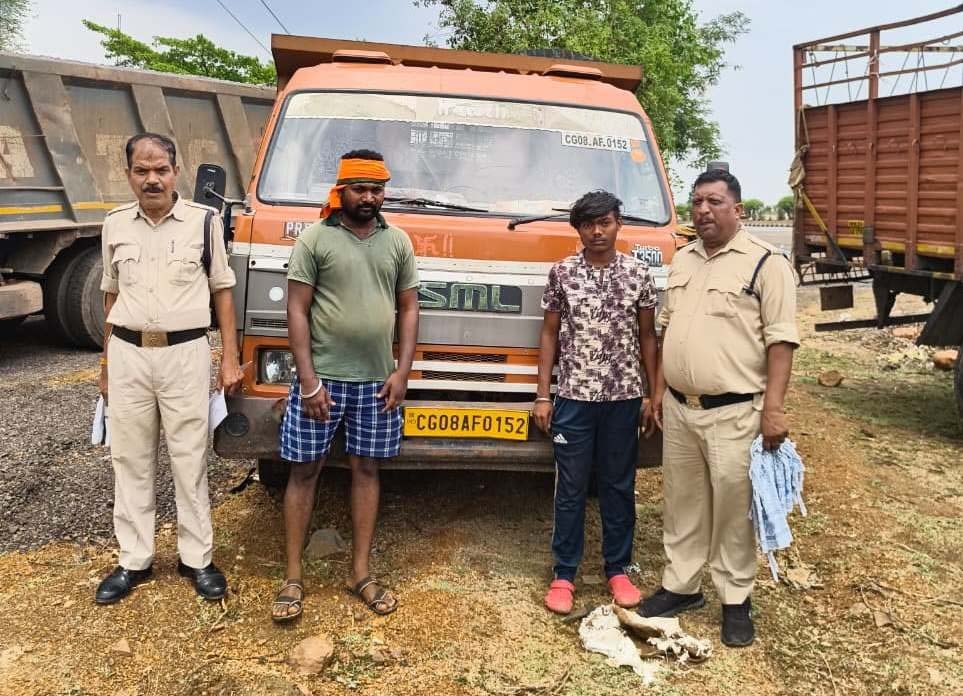 रायपुर : अवैध गिट्टी परिवहन मामले में दो वाहन जब्त