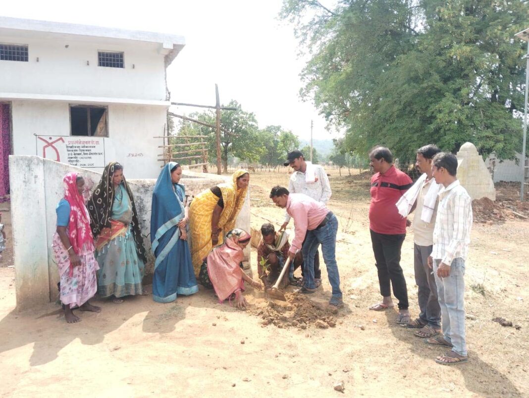 रायपुर : विश्व पर्यावरण दिवस पर ‘एक पेड़ माँ के नाम’ अभियान के तहत केशकाल में अनूठी पहल