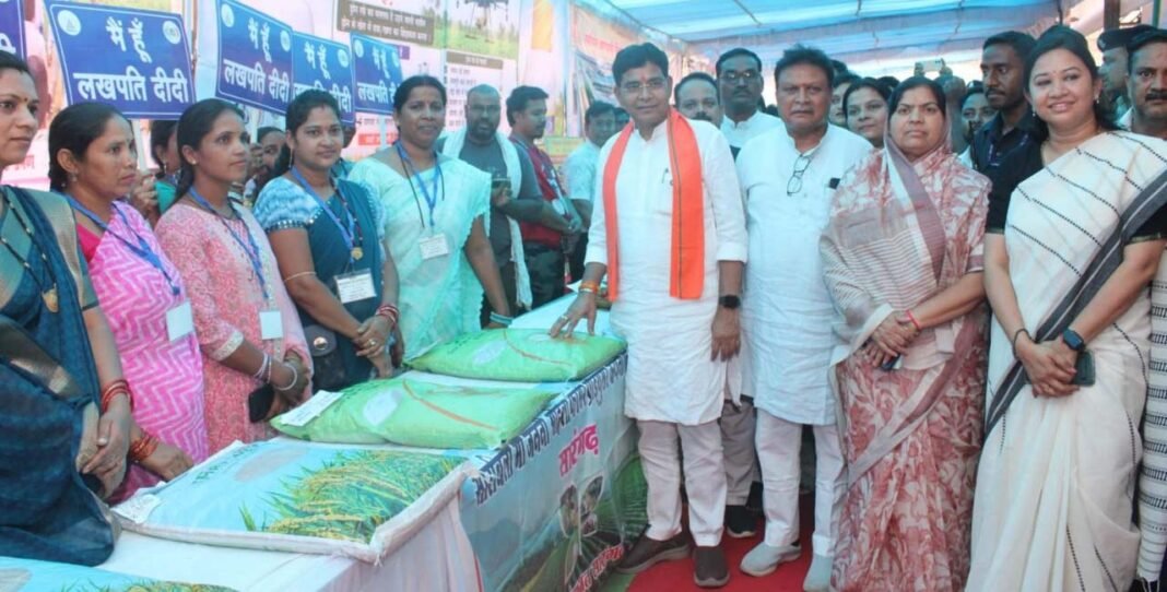 रायपुर : जैविक खेती अपनाकर बचाएं अपनी सेहत और जमीन-राजस्व मंत्री टंक राम वर्मा