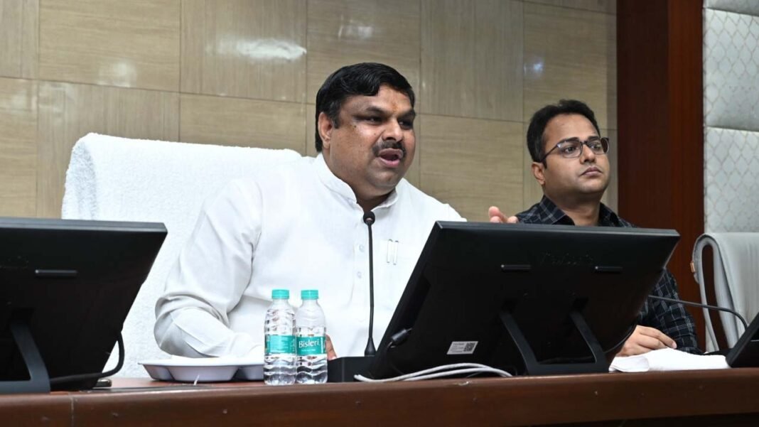 रायपुर : स्कूल शिक्षा मंत्री गजेंद्र यादव की अध्यक्षता में संभागीय संयुक्त संचालकों एवं जिला शिक्षा अधिकारियों की विभागीय समीक्षा बैठक संपन्न
