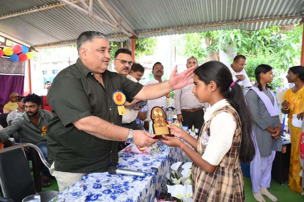 रायपुर : कस्तूरबा गांधी विद्यालय झिरमिटी में ‘शाला प्रवेश उत्सव’ संपन्न