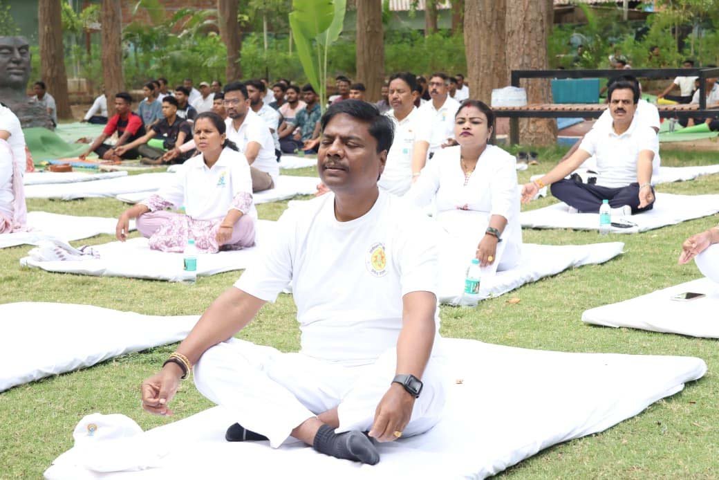 रायपुर : कोटमहर गार्डन में उत्साहपूर्वक मनाया गया 12वां अंतरराष्ट्रीय योग दिवस