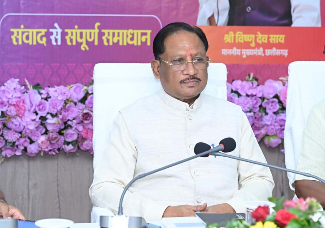रायपुर : शासकीय योजनाओं का लाभ हर पात्र परिवार तक पहुंचे, प्रशासन संवेदनशीलता और जवाबदेही के साथ करे कार्य – मुख्यमंत्री विष्णुदेव साय