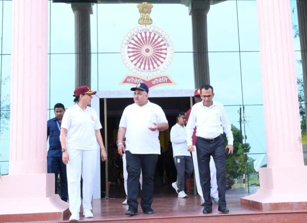 रायपुर : सैनिक स्कूल अंबिकापुर में आधुनिक पीवीसी बैडमिंटन कोर्ट का लोकार्पण, खेल प्रतिभाओं को मिलेगा नया मंच