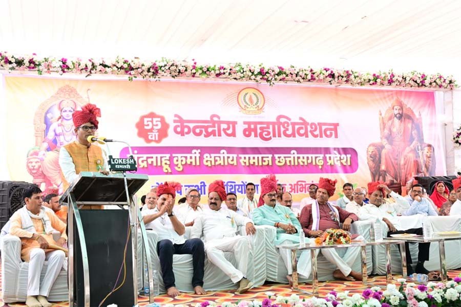 रायपुर : वित्त मंत्री ओपी चौधरी धमतरी के ग्राम छाती में चंद्रनाहू (चंद्राकर) कुर्मी-क्षत्रिय समाज के कार्यक्रम में हुए शामिल