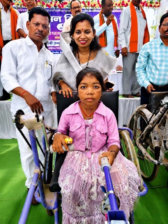 रायपुर : सुशासन तिहार बना दिव्यांग खोमीन के आत्मनिर्भर जीवन की नई राह