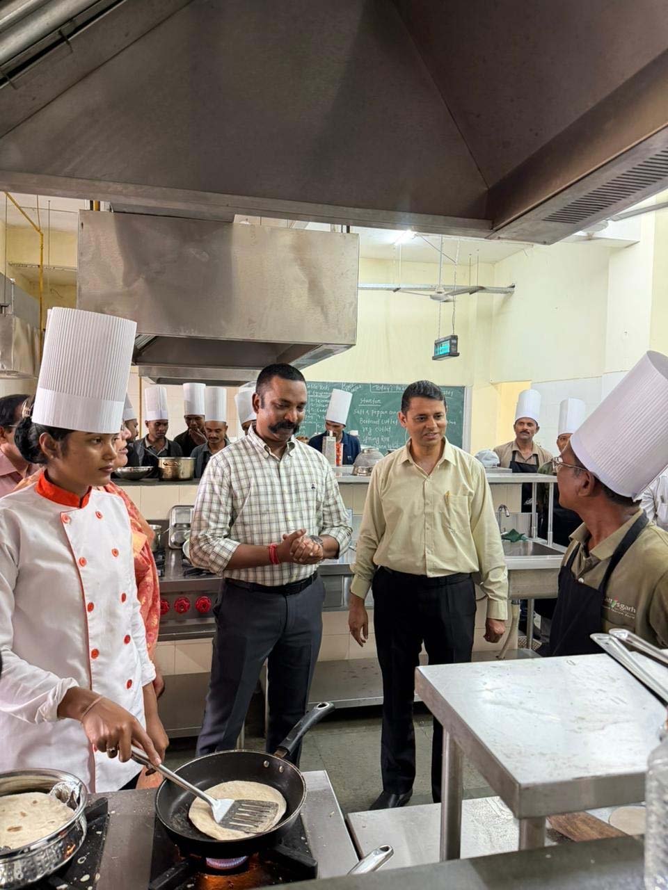 रायपुर : छत्तीसगढ़ के पर्यटन रिसॉर्ट्स में मिलेगा विश्वस्तरीय भोजन