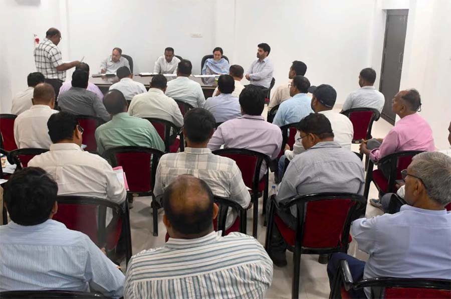 रायपुर : लोक निर्माण विभाग के सचिव ने कार्यों की धीमी गति पर जताई नाराजगी