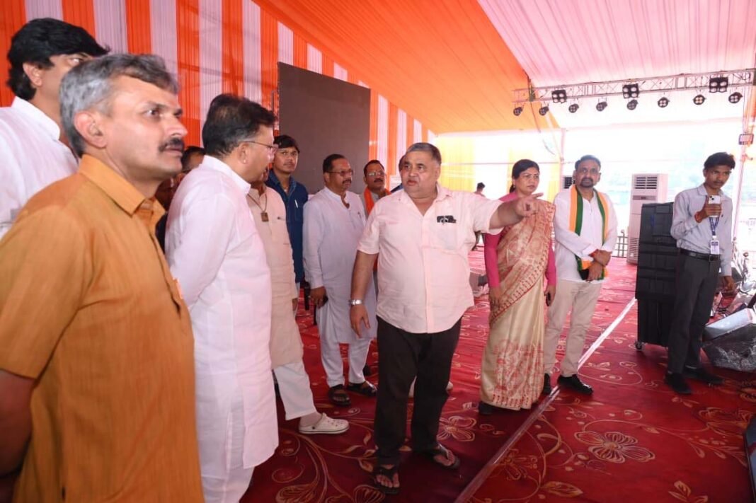 रायपुर : अंतरराष्ट्रीय योग दिवस को लेकर तैयारियां तेज : अंबिकापुर में पर्यटन एवं संस्कृति मंत्री राजेश अग्रवाल ने किया व्यवस्थाओं का निरीक्षण