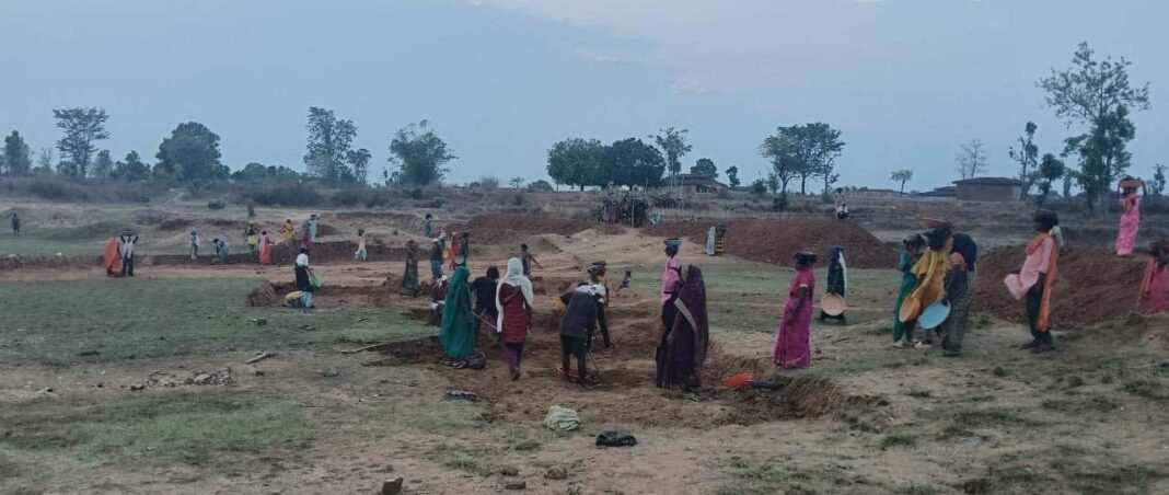 रायपुर : मोर गांव मोर पानी अभियान बना मिसाल : ‘नवा तरिया आय के जरिया’ से जल संरक्षण के साथ बढ़ रहा ग्रामीण रोजगार