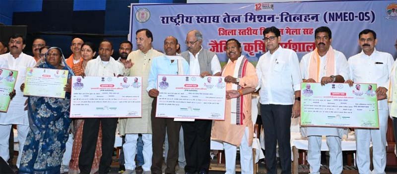 रायपुर : भावी पीढ़ी के स्वास्थ्य के लिए रासायनिक खाद छोड़ अपनानी होगी जैविक खेती – कृषि मंत्री रामविचार नेताम