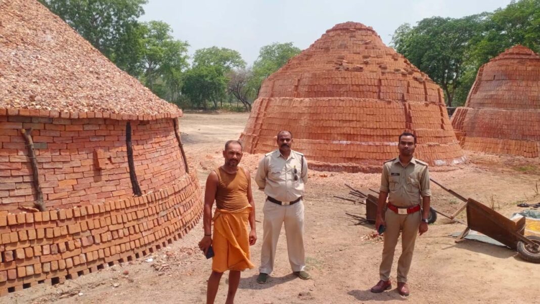रायपुर : खनिज का अवैध परिवहन, 4 वाहन जब्त