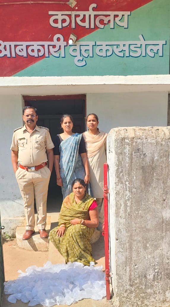 रायपुर : 45 लीटर अवैध महुआ शराब जब्त