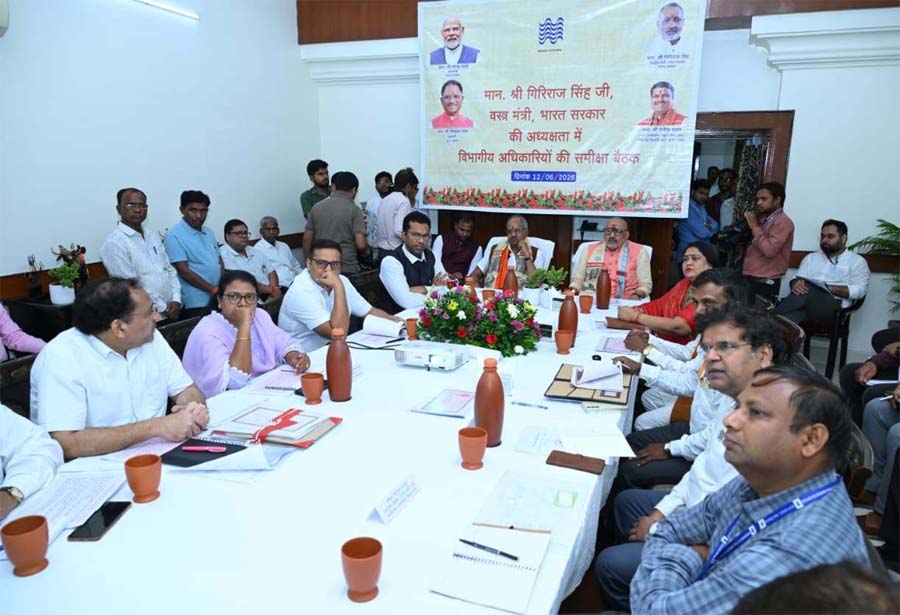 रायपुर : रेशम, खादी और हथकरघा क्षेत्र को नई दिशा : केंद्रीय वस्त्र मंत्री गिरिराज सिंह ने दिए महत्वपूर्ण निर्देश