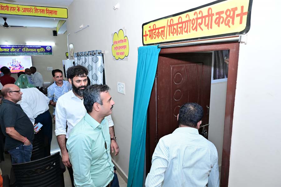 रायपुर : सियान गुड़ी का प्रभारी सचिव अंकित आनंद ने किया निरीक्षण