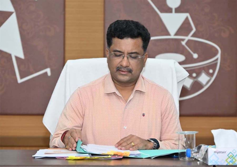 रायपुर : प्रमुख सचिव सोनमणि बोरा की अध्यक्षता में उच्च स्तरीय प्रमाणीकरण छानबीन समिति की हुई बैठक