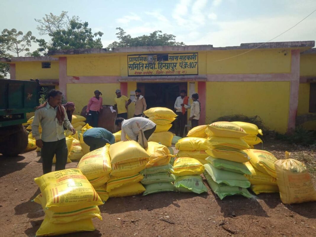 रायपुर : मुंगेली में उर्वरकों का भरपूर भंडारण, किसानों को मिल रहा पर्याप्त खाद