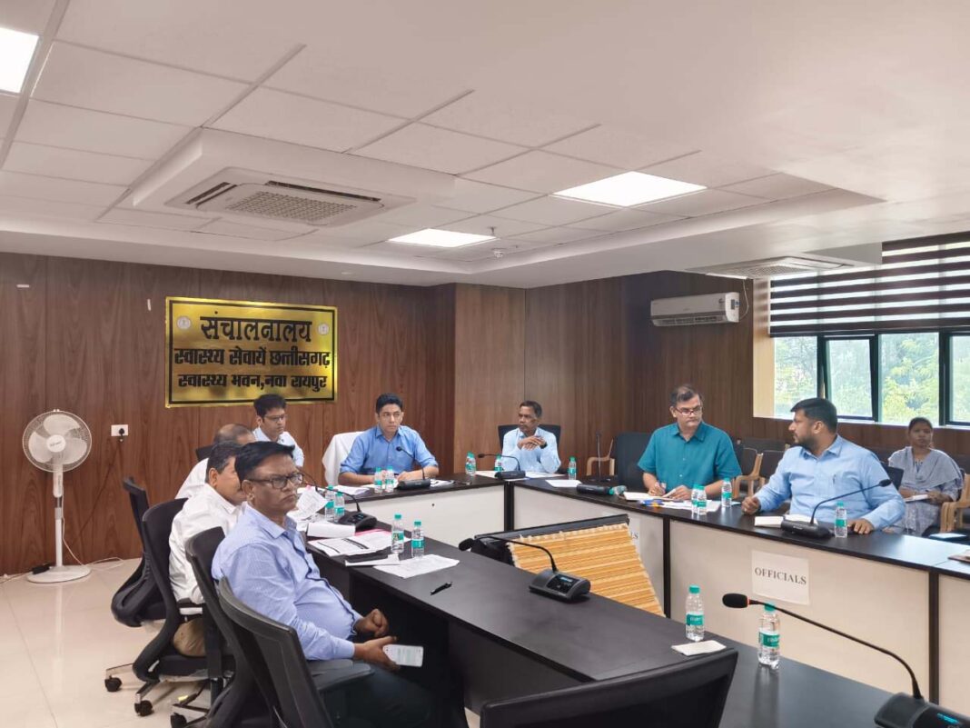 रायपुर : स्वास्थ्य सचिव ने की शासकीय मेडिकल कॉलेजों और सुपरस्पेशियलिटी अस्पतालों के कामकाज की गहन समीक्षा