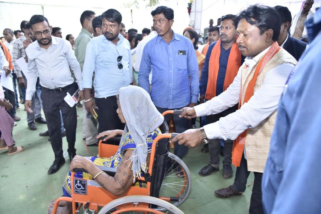 रायपुर : सुशासन तिहार 2026 के तहत उलनार में समाधान शिविर आयोजित