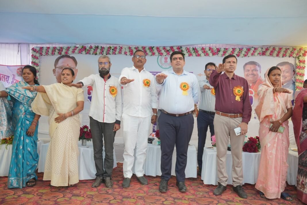 KORBA : ‘एक पेड़ मां के नाम‘ अभियान के तहत मंत्री लखन लाल देवांगन ने किया पौधरोपण, दिया पर्यावरण संरक्षण का संदेश