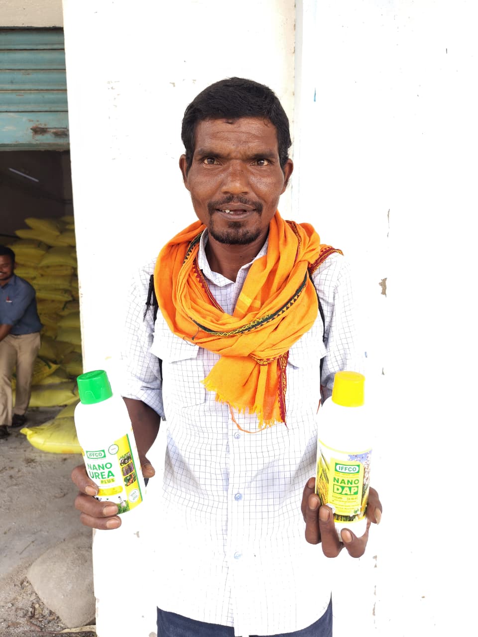 रायपुर : नैनो उर्वरकों ने बदली किसान धन सिंह की खेती की तस्वीर
