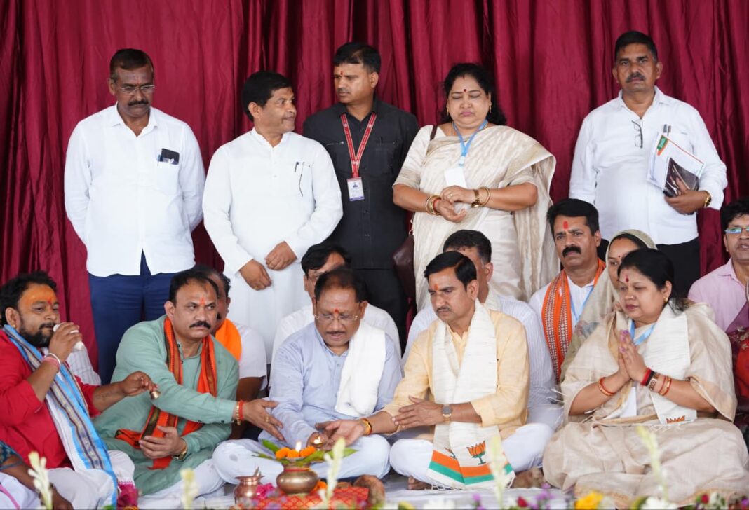 रायपुर : मुख्यमंत्री विष्णु देव साय ने जांजगीर-चांपा जिले में 295 करोड़ रुपये से अधिक के 341 विकास कार्यों का किया लोकार्पण एवं भूमिपूजन