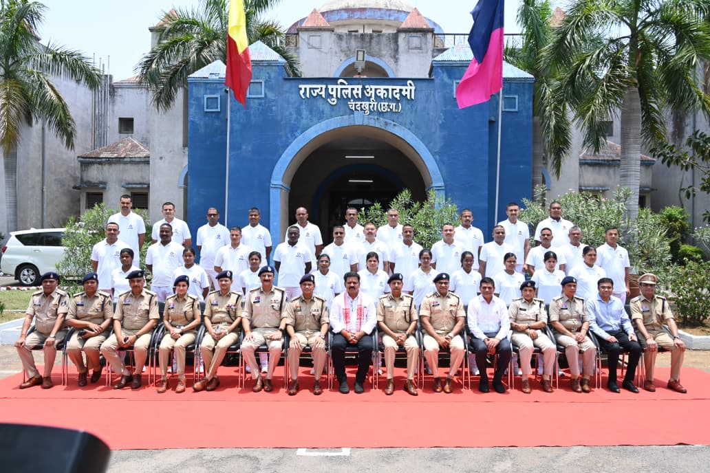 रायपुर : उप मुख्यमंत्री विजय शर्मा 33 प्रशिक्षु उप पुलिस अधीक्षकों के बुनियादी प्रशिक्षण सत्र शुभारंभ में हुए शामिल