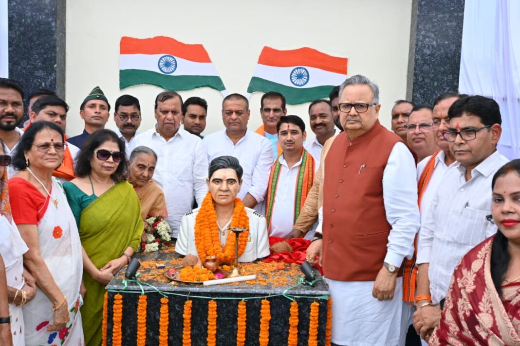 रायपुर : भाटापारा में गौरव का दिन : विधानसभा अध्यक्ष डॉ. रमन सिंह ने किया छत्तीसगढ़ महतारी और शहीद खोण्डे की प्रतिमा का अनावरण