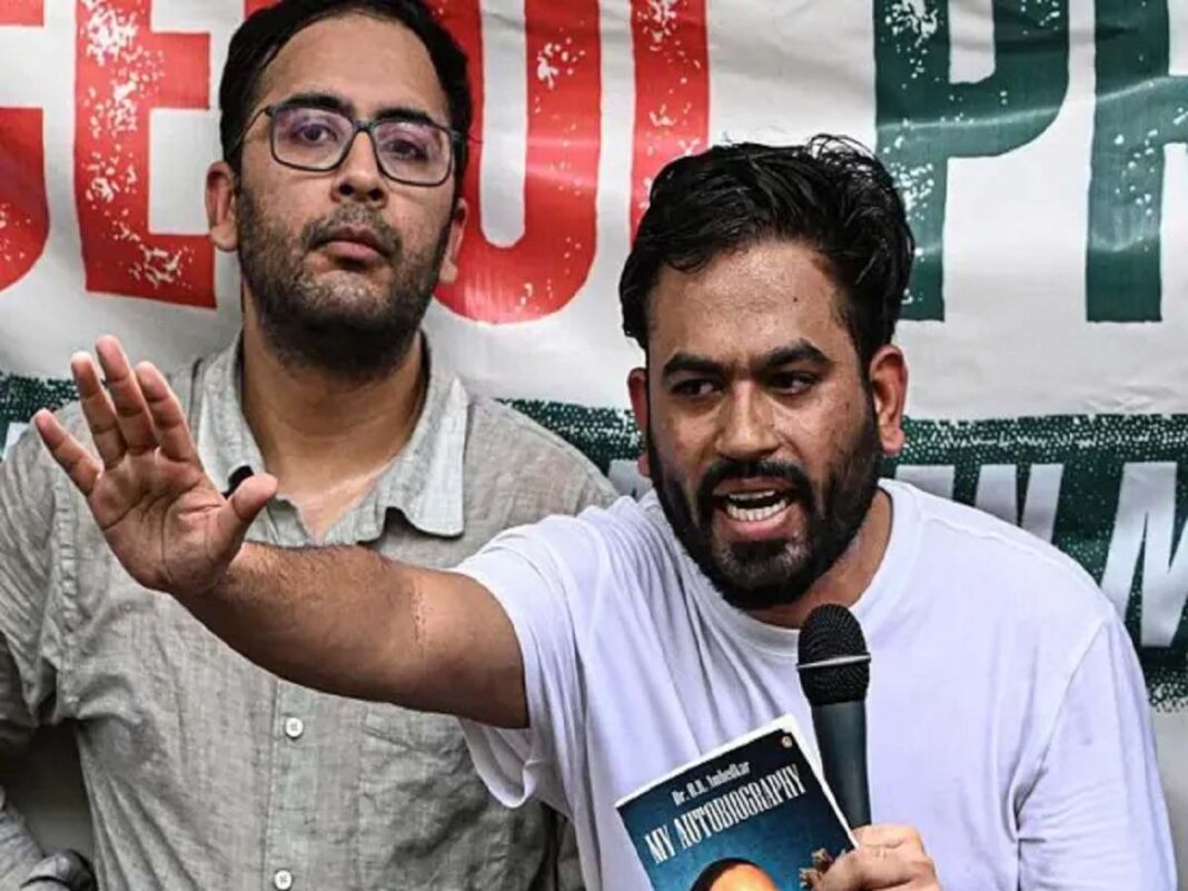 नई दिल्ली: कॉकरोच जनता पार्टी का दिल्ली के जंतर-मंतर पर 5 घंटे प्रदर्शन, NEET पेपर लीक मामले में अभिजीत ने शिक्षा मंत्री का इस्तीफा मांगा