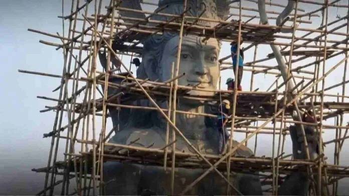 बांग्लादेश: गैबांधा में 82 फीट ऊंची राम-प्रतिमा का प्रोजेक्ट रुका, कट्टरपंथियों के दबाव में फैसला, 2025 में शुरू हुआ था; फंडिंग की जांच व अधूरा निर्माण गिराने की मांग