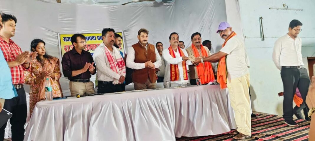 रायपुर : उप मुख्यमंत्री विजय शर्मा की पहल पर सहसपुर लोहारा में लगा विशेष राजस्व शिविर