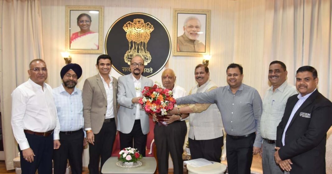 रायपुर : राज्यपाल डेका से निजी विश्वविद्यालयों के पदाधिकारियों ने की भेंट