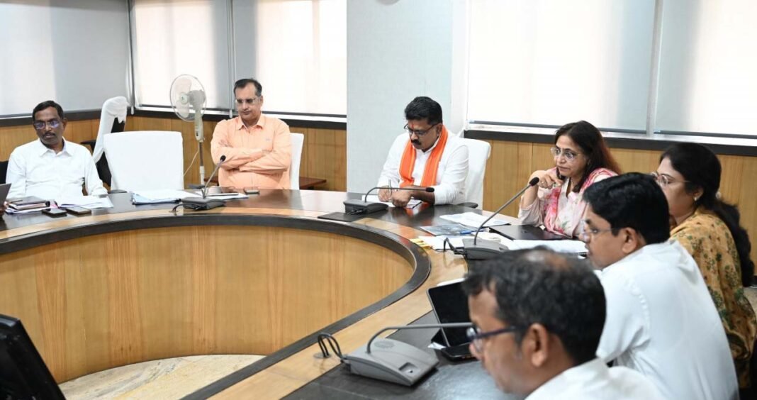 रायपुर : पंचायतों के कार्यों में गुणवत्ता हो सर्वाेच्च प्राथमिकता – उप मुख्यमंत्री विजय शर्मा