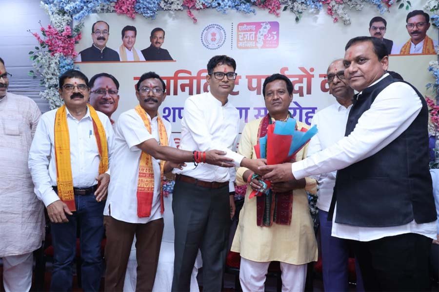 रायपुर : नामनिर्दिष्ट पार्षदों के शपथ ग्रहण समारोह में शामिल हुए वित्त मंत्री ओपी चौधरी