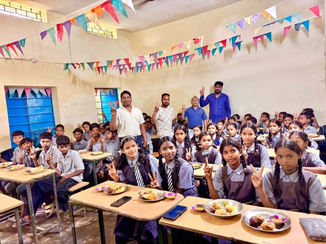 रायपुर : 500 विद्यालयों में पोषण, पर्यावरण और सहभागिता का संगम, बैगलेस डे पर सूरजपुर की अनूठी पहल