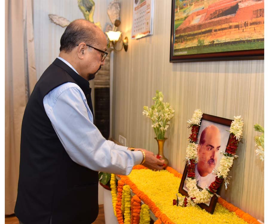 रायपुर : डॉ श्यामा प्रसाद मुखर्जी की जयंती पर राज्यपाल ने दी श्रद्धांजलि