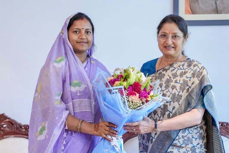रायपुर : केंद्रीय महिला एवं बाल विकास मंत्री अन्नपूर्णा देवी से महिला एवं बाल विकास मंत्री लक्ष्मी राजवाड़े ने की सौजन्य भेंट