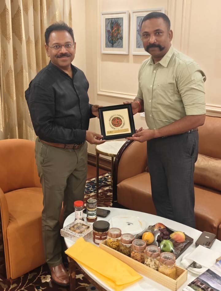रायपुर : भारत सरकार के पर्यटन मंत्रालय के अतिरिक्त सचिव एवं महानिदेशक सुमन बिल्ला का रायपुर एयरपोर्ट पर हुआ आत्मीय स्वागत