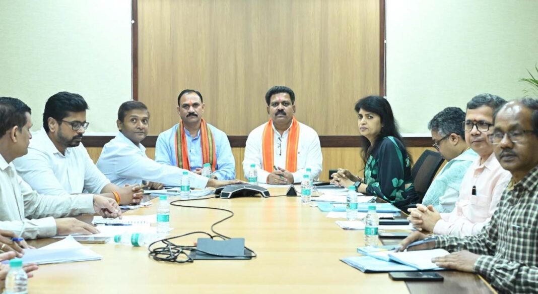 रायपुर : सीसीटीएनएस को और सशक्त बनाने उप मुख्यमंत्री विजय शर्मा ने की उच्चस्तरीय समीक्षा बैठक