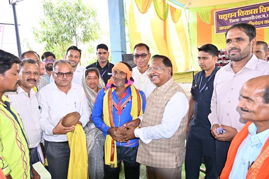 रायपुर : कृत्रिम गर्भाधान से पशुधन विकास की मिसाल बना ग्राम पुरी