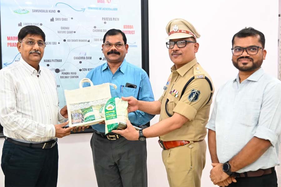रायपुर : महिला स्व-सहायता समूहों के ‘विष्णु भोग’ चावल की खुशबू पहुंची पुलिस मुख्यालय तक
