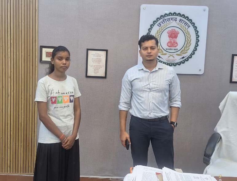 रायपुर : कृत्रिम पैर से बबीता के जीवन को मिली नई दिशा, प्रशासन की संवेदनशील पहल बनी सहारा
