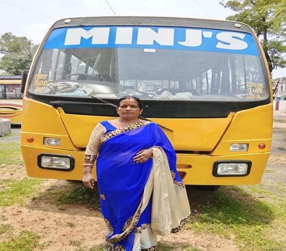रायपुर : बिहान योजना से बदली रीता मिंज की तकदीर, बस परिवहन व्यवसाय से बनीं आत्मनिर्भर