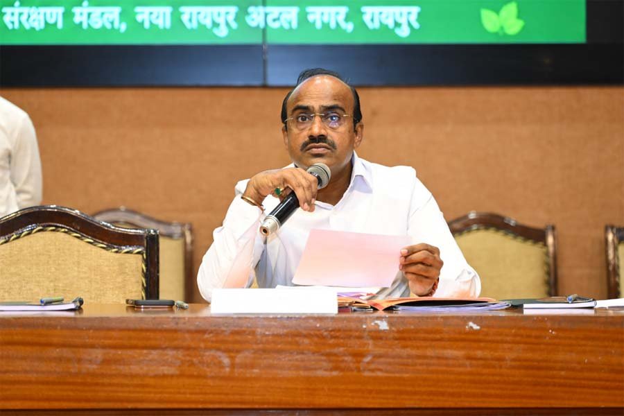 रायपुर : मानसून के दौरान उद्योगों द्वारा किए जा रहे वृक्षारोपण कार्यों की हुई समीक्षा