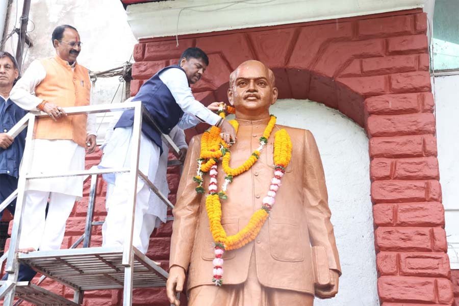 रायपुर : डॉ. श्यामा प्रसाद मुखर्जी की जयंती पर वन मंत्री कश्यप ने अर्पित की पुष्पांजलि
