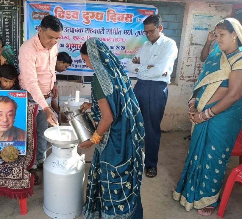 रायपुर : श्वेत क्रांति से संवरती ग्रामीण तकदीर : धमतरी में सहकारिता और महिला नेतृत्व से लिखी जा रही आत्मनिर्भरता की नई गाथा