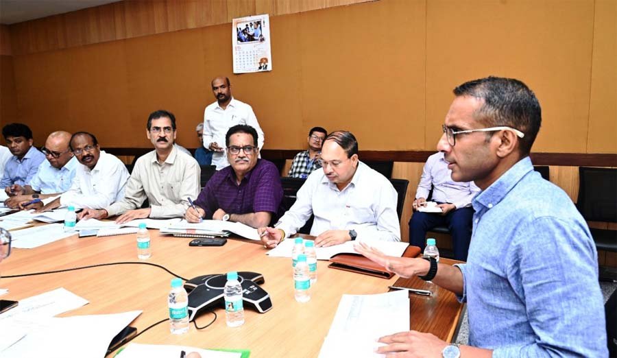 रायपुर : लोक निर्माण विभाग के सचिव ने रेलवे ओवर-ब्रिज एवं रेलवे अंडर-ब्रिज कार्यों की समीक्षा की